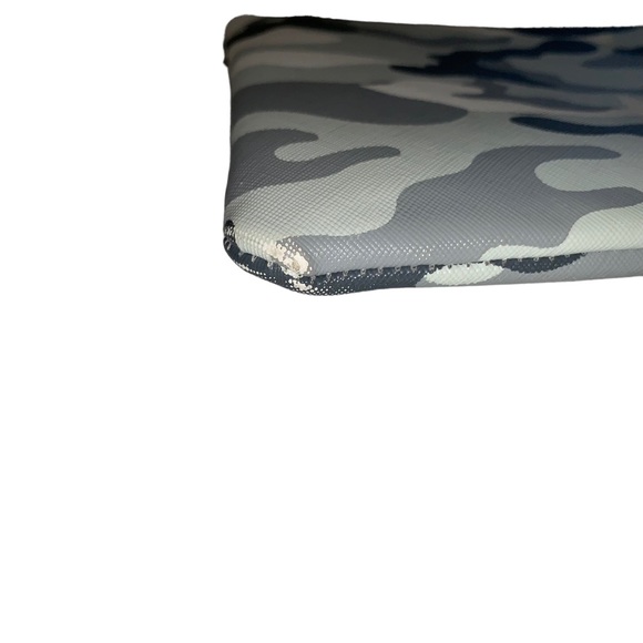 OTG On The Go Twenty Four Seven Gray Abby Camo Large Clutch Makeup Muti Use Bag - Picture 8 of 9